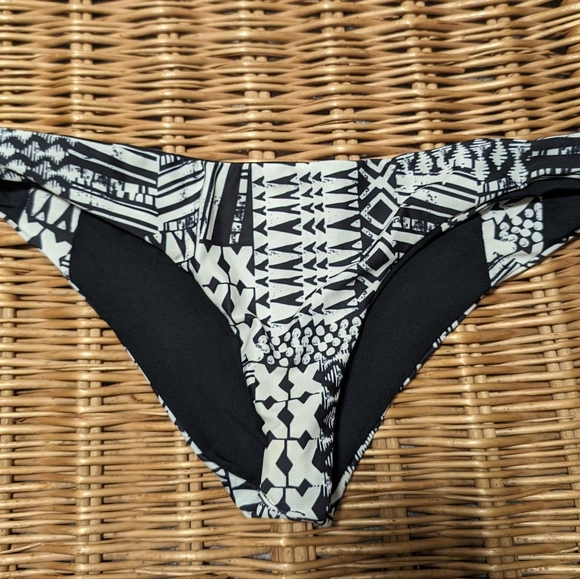 L*space Reversible Bikini - Size Small - Picture 6 of 6